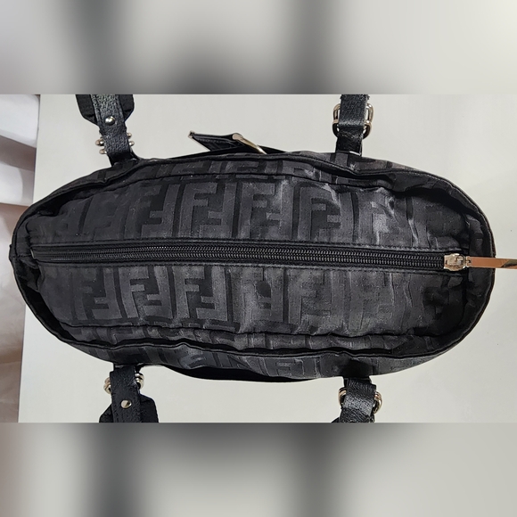 Fendi zip code hand bag. Nylon and leather - Picture 5 of 15